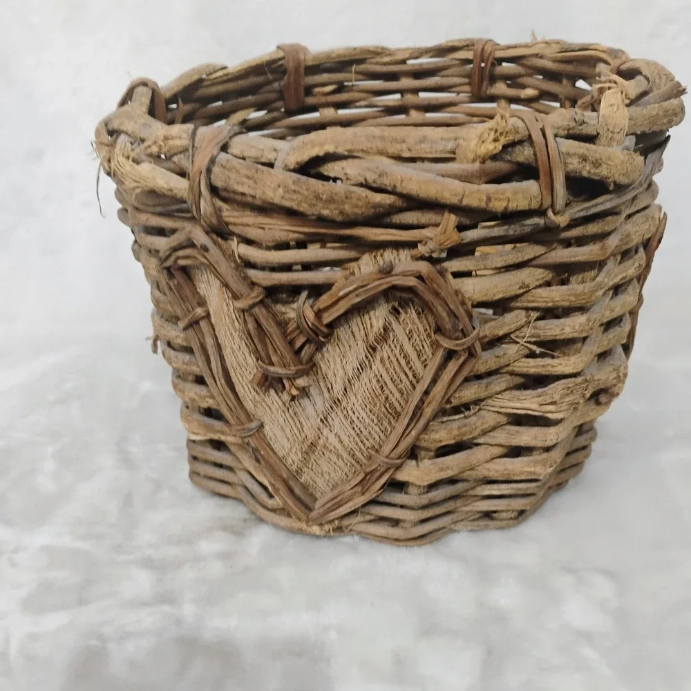 Rustic Wicker Basket Planter Heart Accent Farmhouse Cottagecore Decor